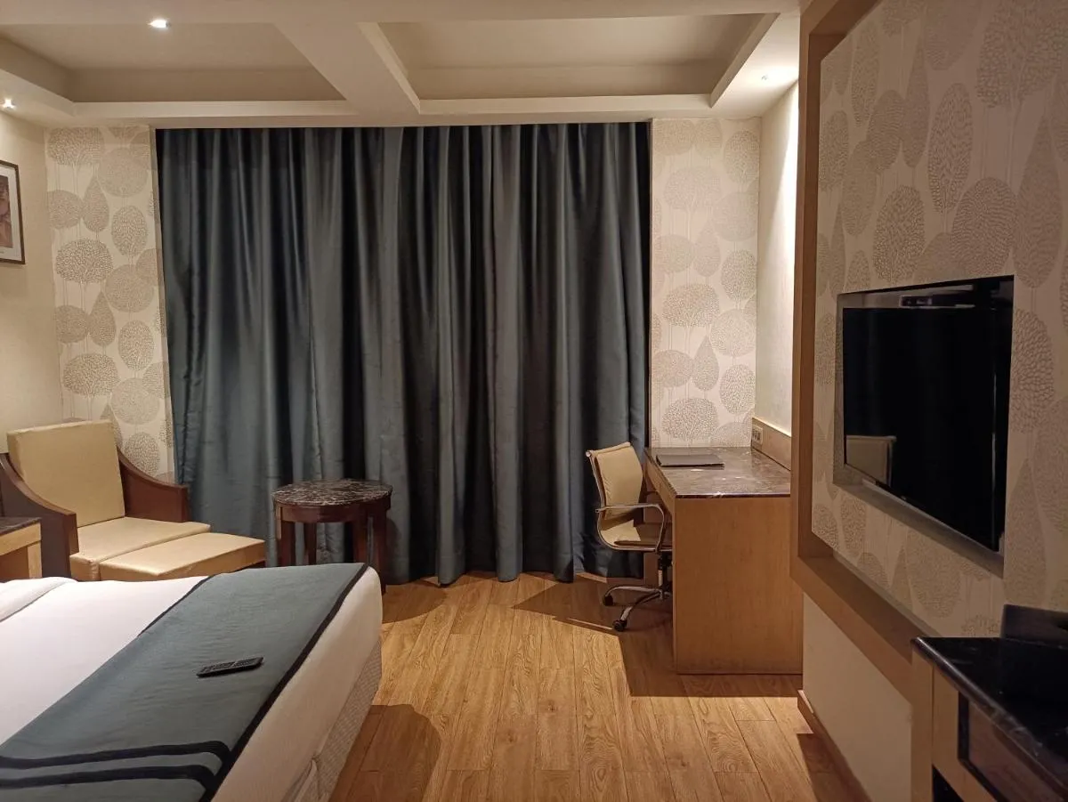 Image 4 of HOTEL V