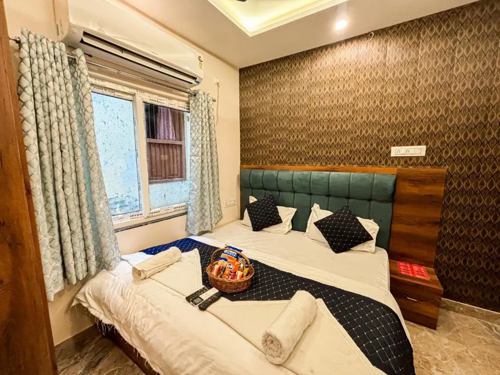 Image of HOTEL VIA GANGA INN ! గంగా ఇన్ ద్వారా హోటల్ VARANASI! FULLY AIR-CONDITIONED HOTEL AT PRIME LOCATION WITH ROOFTOP GANGES VIEW! 2 Min walking distance from ASSI GHAT ,NEAR KASHI VISHWANATH TEMPLE
