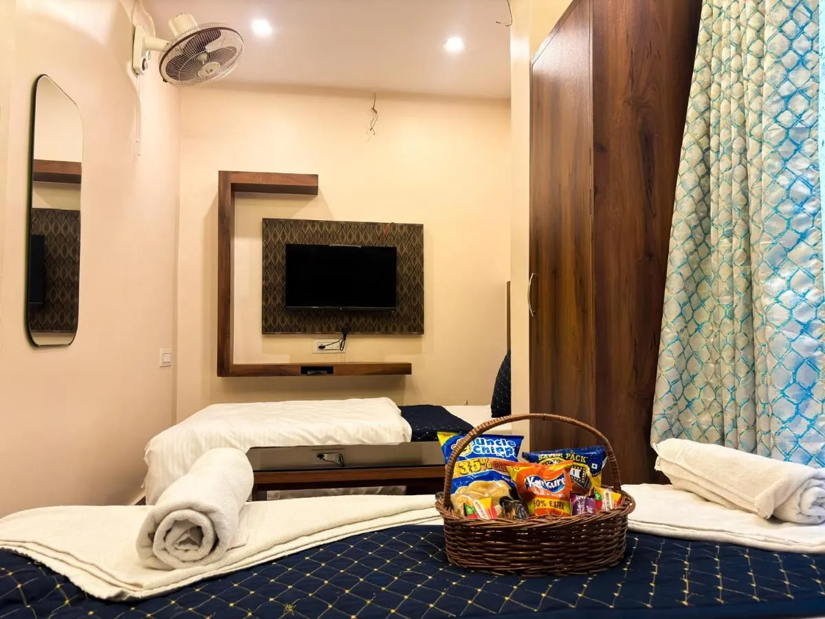Image 4 of HOTEL VIA GANGA INN ! గంగా ఇన్ ద్వారా హోటల్ VARANASI! FULLY AIR-CONDITIONED HOTEL AT PRIME LOCATION WITH ROOFTOP GANGES VIEW! 2 Min walking distance from ASSI GHAT ,NEAR KASHI VISHWANATH TEMPLE