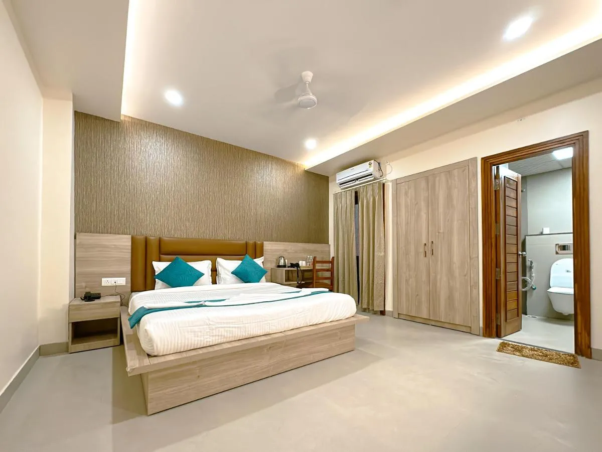 Image 1 of Hotel Ananda Kashi