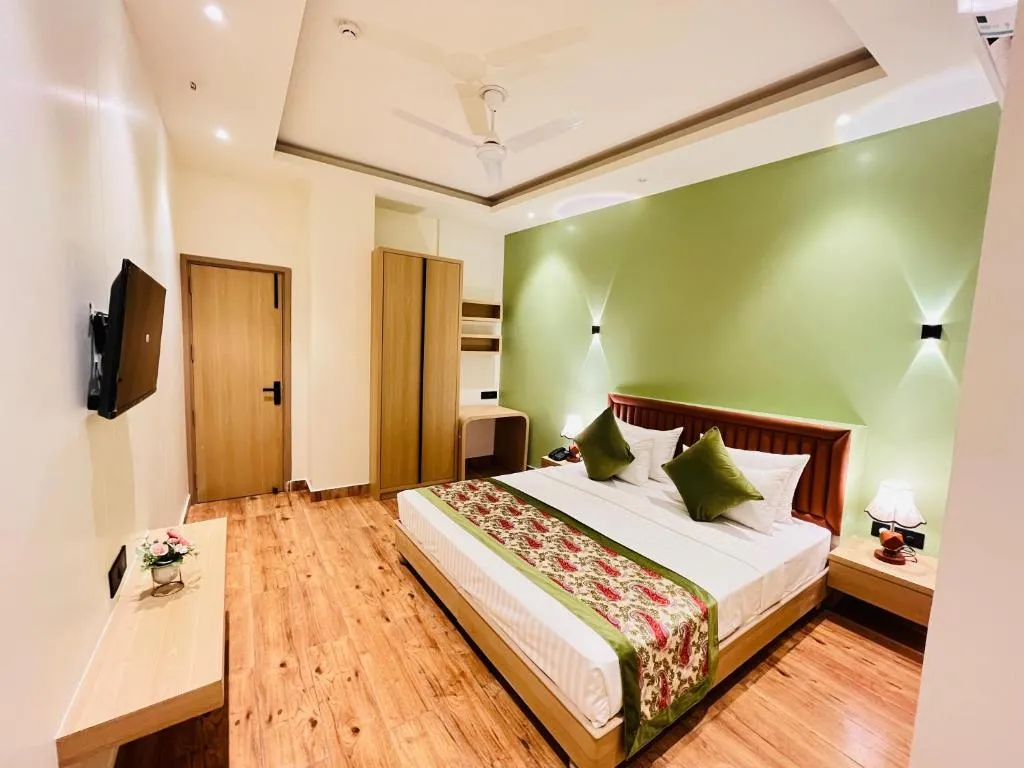 Image of Hotel IP Swarn near Anand Vihar Vaishali Ghaziabad