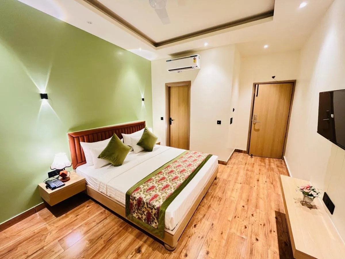 Image 4 of Hotel IP Swarn near Anand Vihar Vaishali Ghaziabad