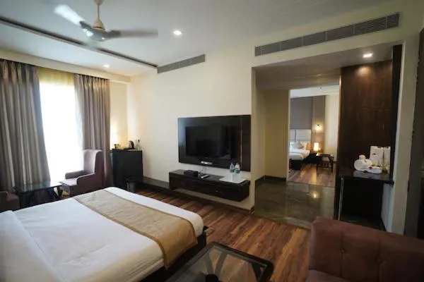 Image 4 of Hotel Idhayan Palace
