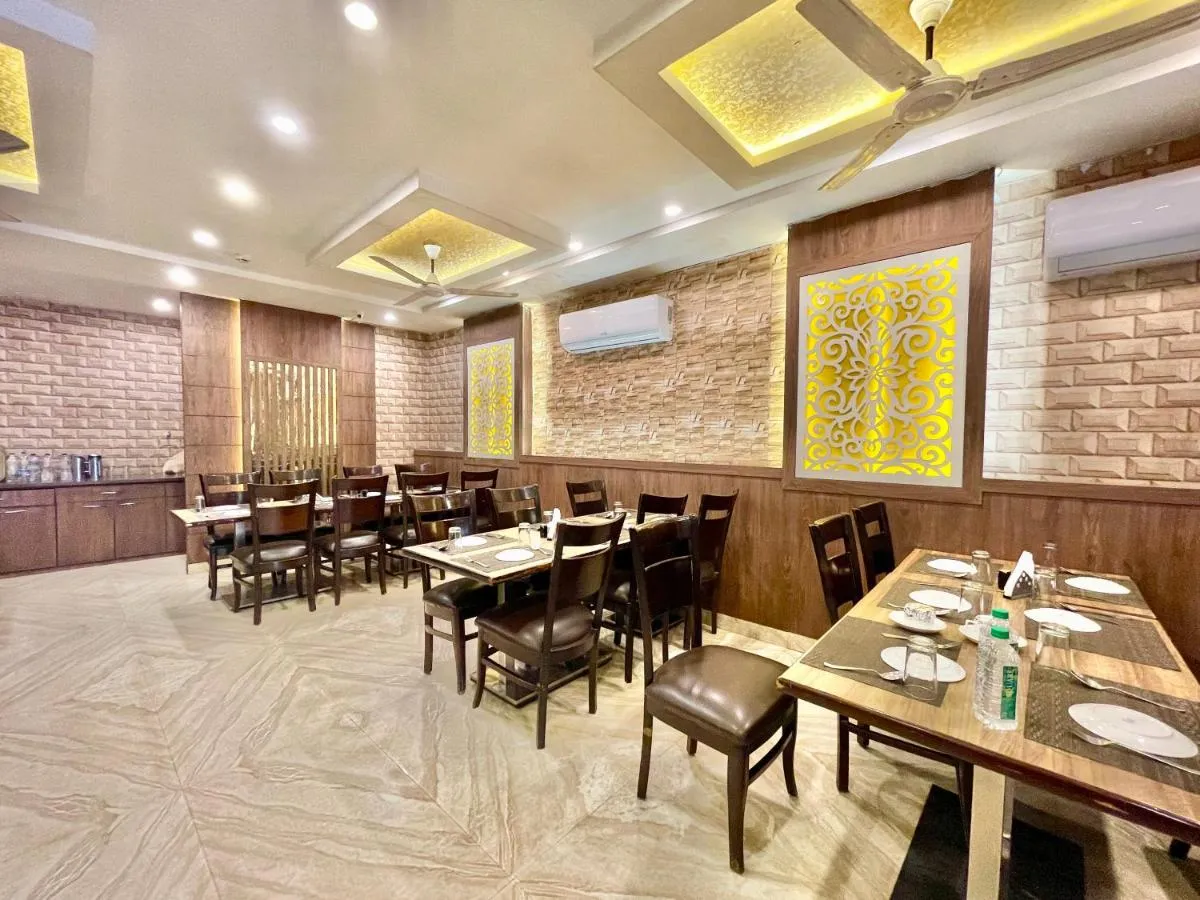 Image 3 of Hotel Janaki ! Varanasi ! होटल जानकी – హోటల్ జానకి fully-Air-Conditioned-hotel family-friendly-hotel, near-Kashi-Vishwanath-Temple and Ganga ghat