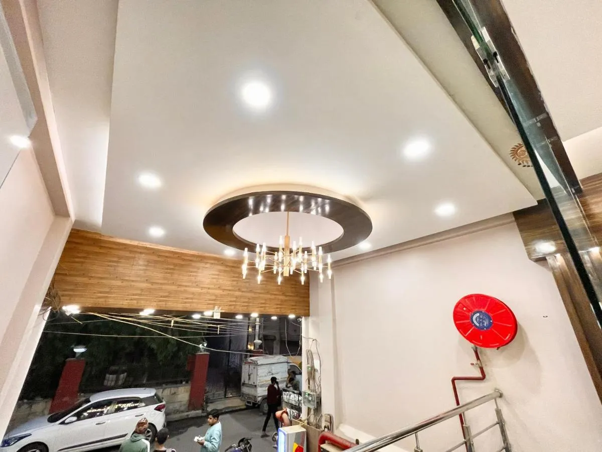 Image 5 of Hotel Nandini Palace ! Varanasi ! होटल नंदिनी पैलेस- హోటల్ నందిని ప్యాలెస్ ! fully-Air-Conditioned-hotel family-friendly-hotel, near-Kashi-Vishwanath-Temple and Ganga ghat