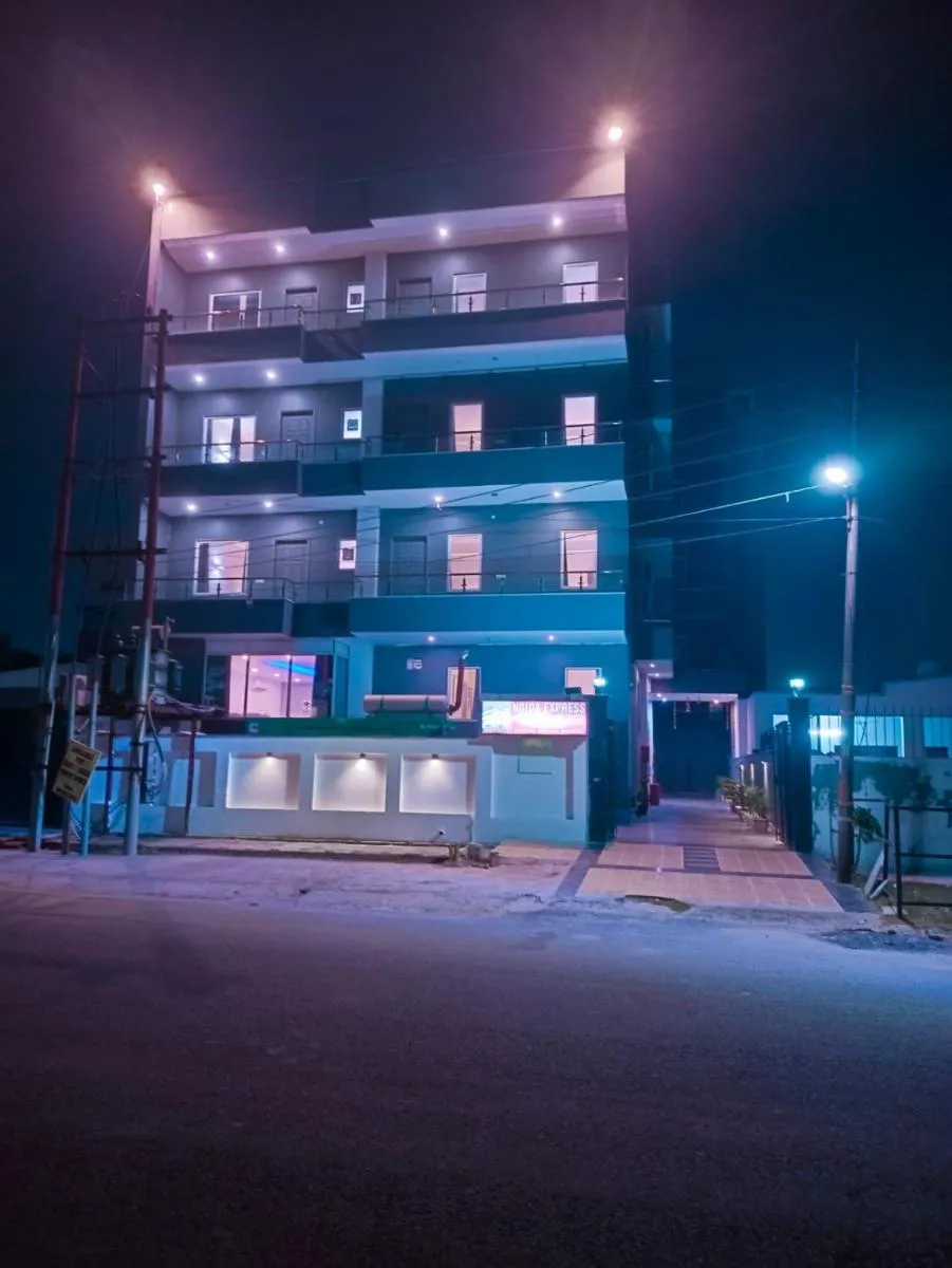 Image 3 of Hotel Noida Express