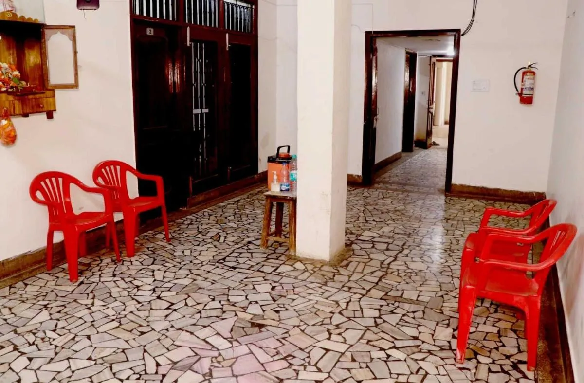Image 4 of Hotel O Emerald P G H Prayag Guest House