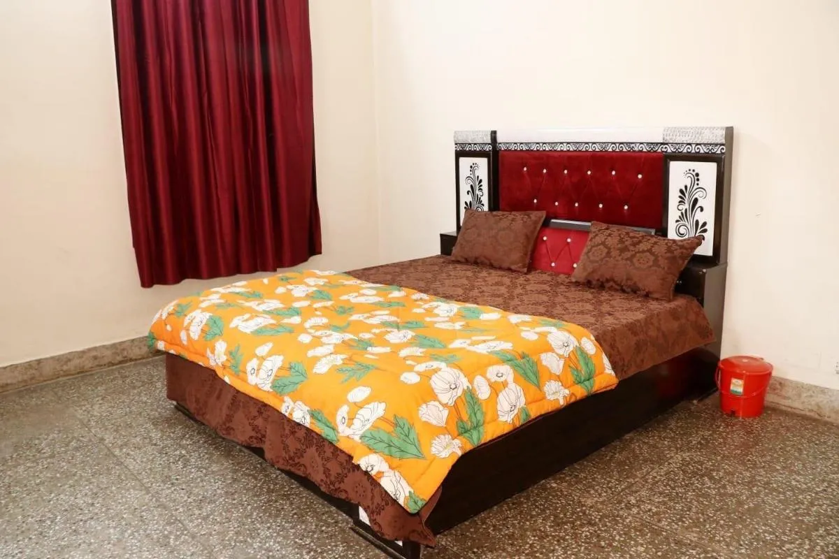 Image 5 of Hotel O Emerald P G H Prayag Guest House