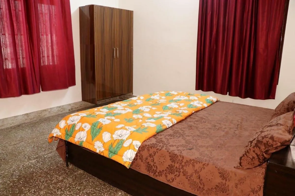 Image 6 of Hotel O Emerald P G H Prayag Guest House