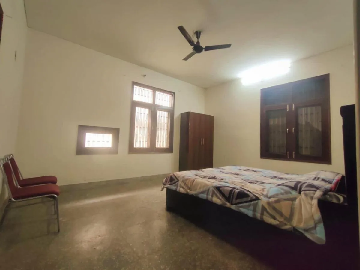 Image 3 of Hotel O Emerald P G H Prayag Guest House