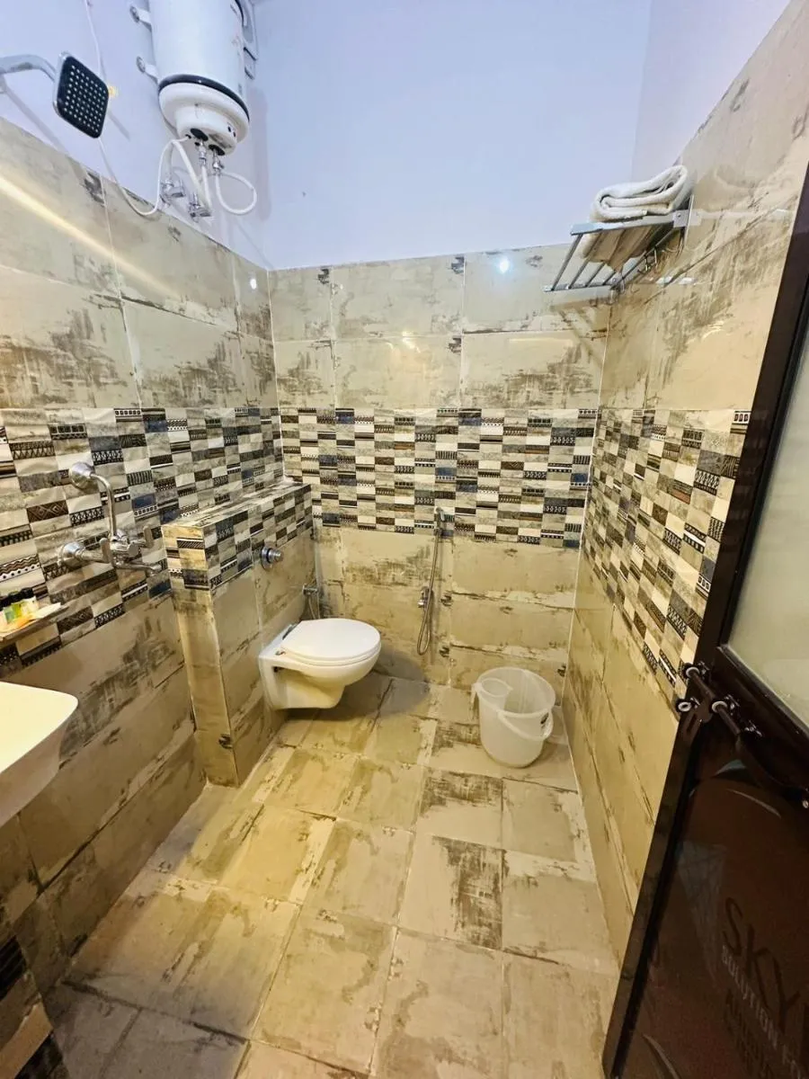 Image 4 of Hotel PSR Prem-Shobha Residency ! Varanasi – fully-Air-Conditioned hotel at prime location with off site Parking availability, near Kashi Vishwanath Temple, and Ganga ghat