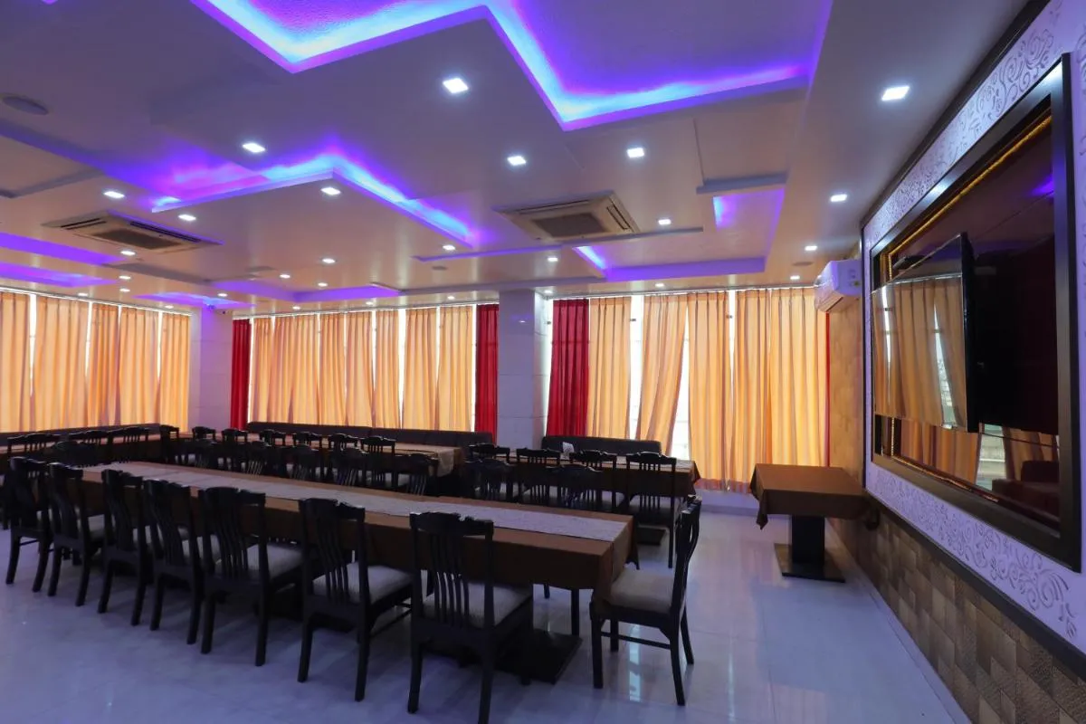Image 6 of Hotel Red Carpet