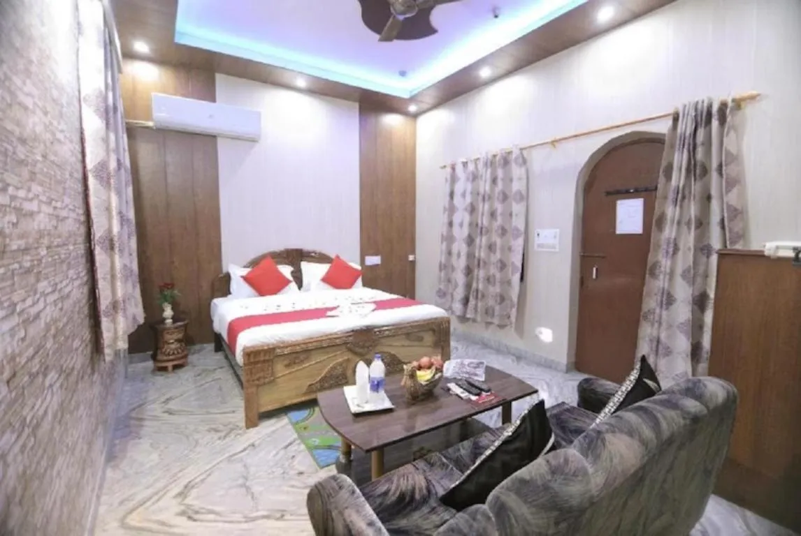 Image of Hotel Reshmi In Agra Near Chandrashekhar Park – Best Location