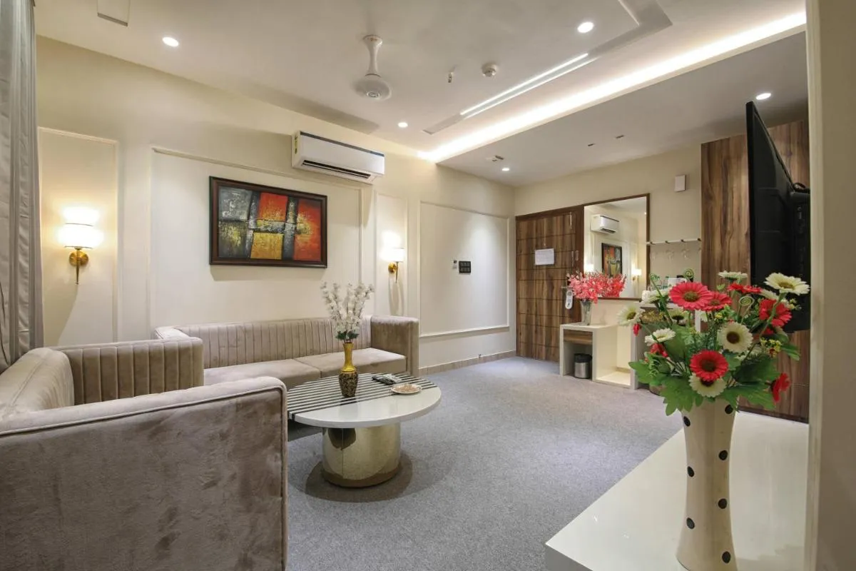 Image 4 of Hotel Royal 9