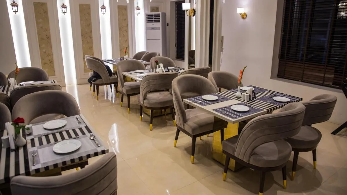 Image 2 of Hotel Royal 9
