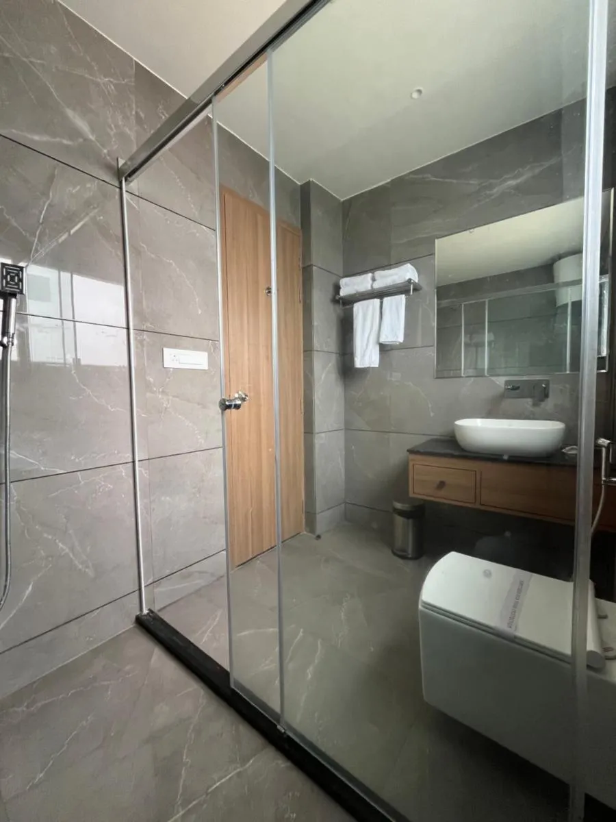 Image 2 of Hotel Three Seasons