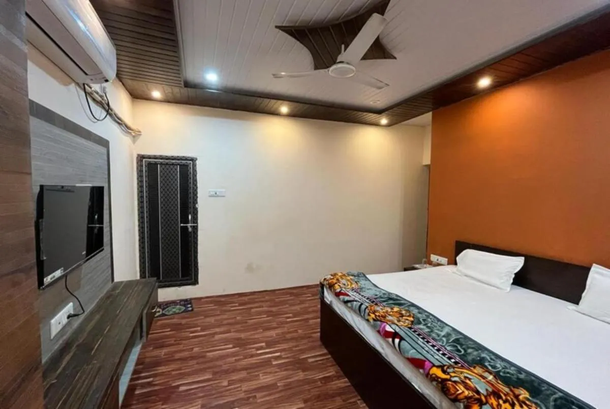 Image 1 of Hotel Varanasi Paradise – Best Seller – Parking facilities