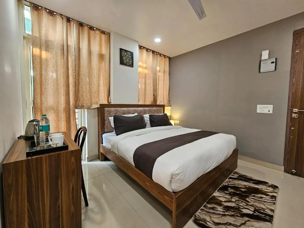 Image of Hotel Vistacrest Noida Sector 104