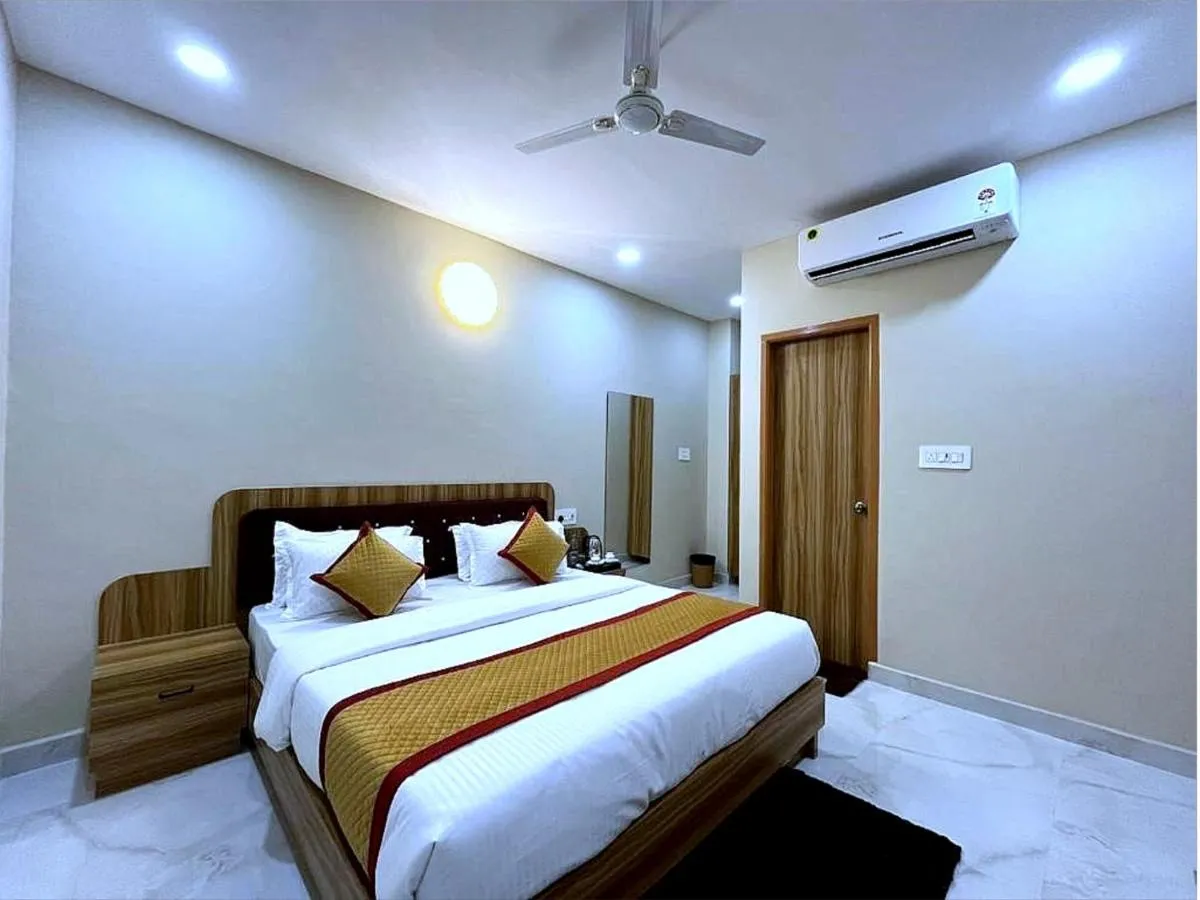 Image 2 of Hotel Vrinda Niddhivan ! Fully AC, Prem mandir at walking distance ! just near the Iskcon temple – 2