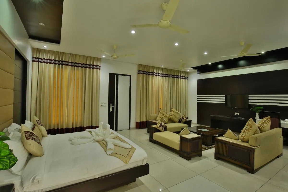 Image 1 of Jhansi Hotel
