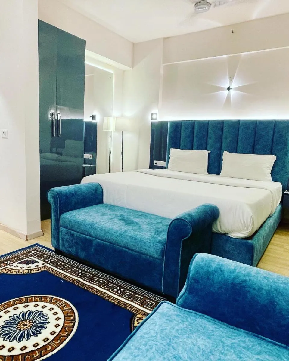 Image 3 of Neel Skye – Couple Friendly – DLF My Pad, Gomtinagar , Lucknow