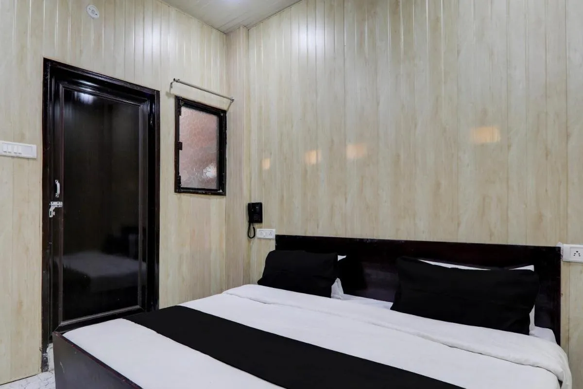 Image 1 of OYO Flagship Hotel Fort Inn