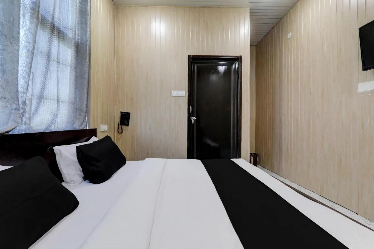 Image 6 of OYO Flagship Hotel Fort Inn