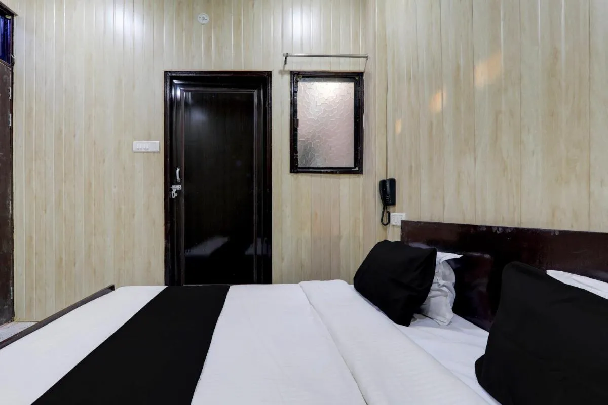 Image 2 of OYO Flagship Hotel Fort Inn