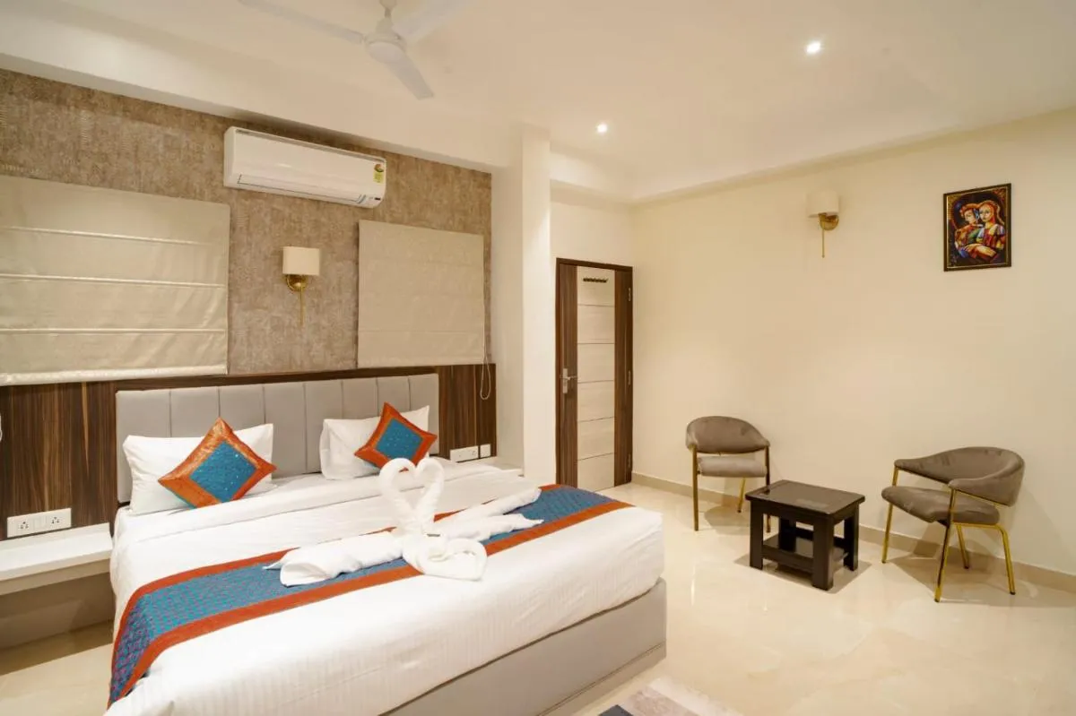 Image 4 of Omkar International