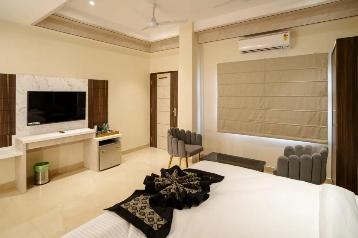 Image 3 of Omkar International