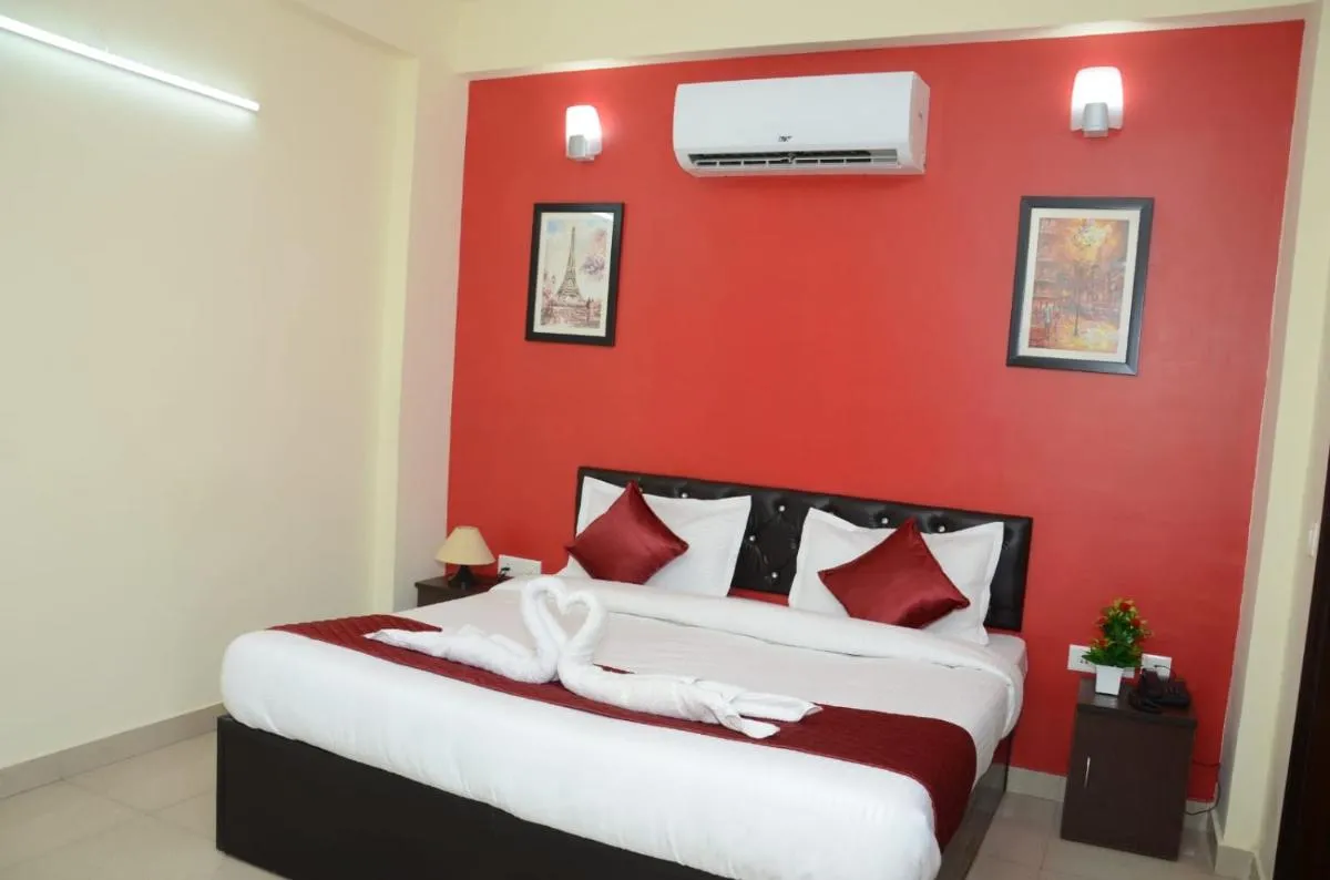 Image 3 of Rumaisa Red