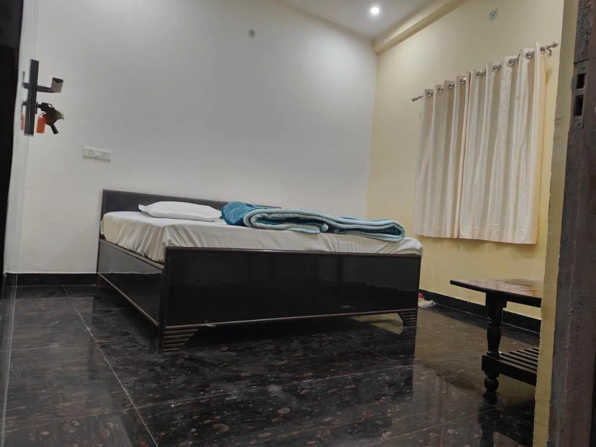Image 2 of Sky Inn paying guest house