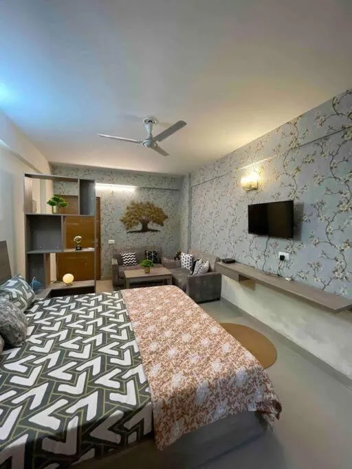 Image 3 of Studio apartment in Ghaziabad