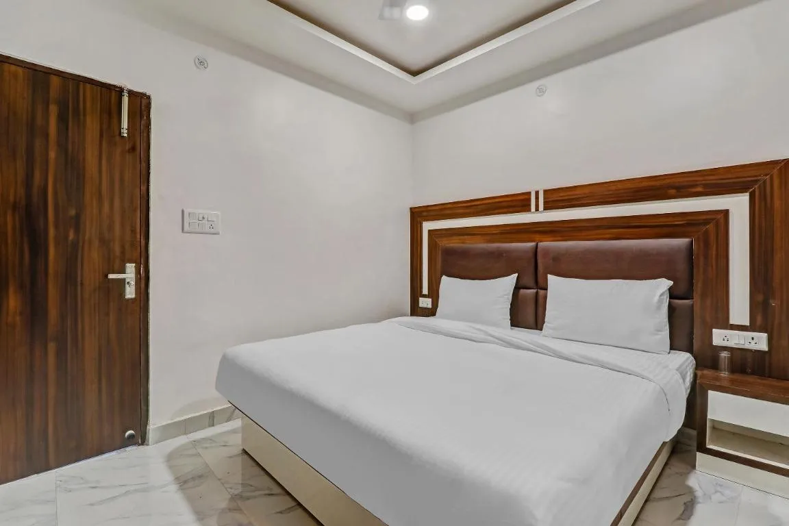 Image of Super Collection O Yamuna Palace Near Gomti Riverfront Park