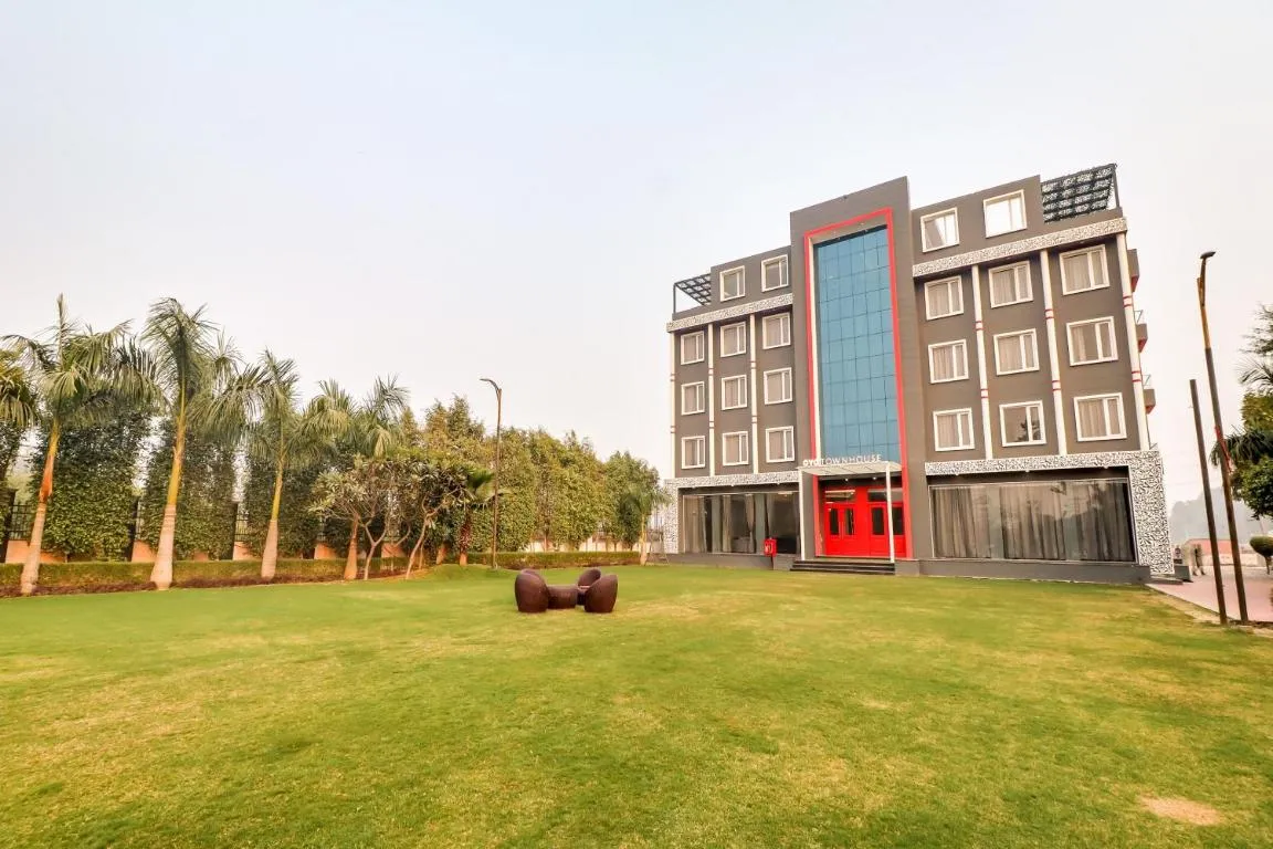 Image of Super Townhouse 76476 Jashn