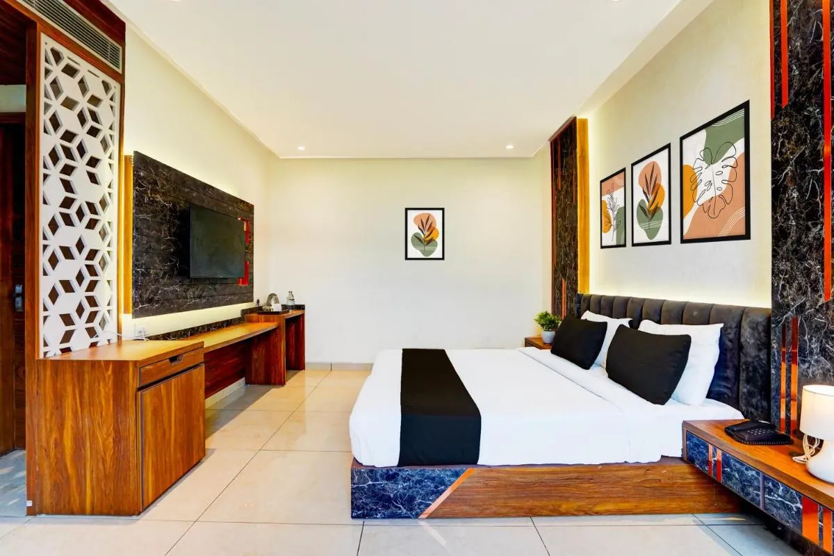 Image 6 of Super Townhouse Oak Sector 116 Noida